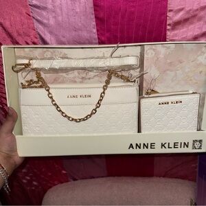 Anne Klein Cream and Gold Handbag